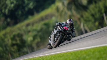 Aleix Espargaró con la Aprilia en Sepang.