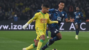 Nantes&#039; French midfielder Ludovic Blas (L) fights for the ball with Marseille&#039;s French defender Boubacar Kamara during the French L1 football match between FC Nantes and Olympique de Marseille (OM) at the Stade de la BeaujoireLouis Fonteneau, w