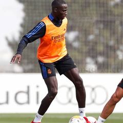 Mendy apura para volver