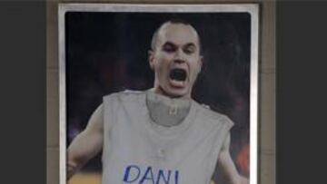 Exponen la camiseta de Iniesta en homenaje a Jarque