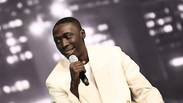 Khaby Lame, una de las estrellas más virales de TikTok, se vio obligado a abandonar Estados Unidos luego de ser detenido por agentes del ICE.