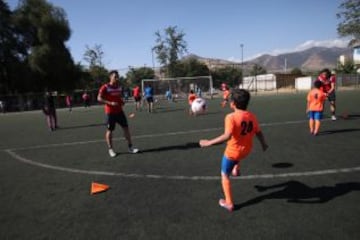 El plantel cruzado llegó hasta Recoleta para compartir con los niños de la comuna.