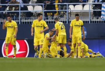 Los jugadores celebran el 0-1 de Jonathan Dos Santos. 