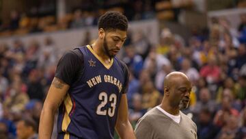 Jan 16, 2017; Indianapolis, IN, USA; New Orleans Pelicans forward Anthony Davis (23) leaves the floor after an injury in the second half of the game against the Indiana Pacers at Bankers Life Fieldhouse. The Indiana Pacers beat New Orleans Pelicans 98-95.Mandatory Credit: Trevor Ruszkowski-USA TODAY Sports