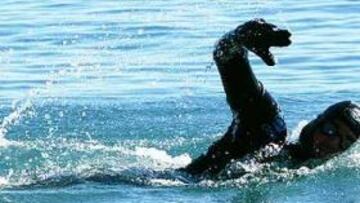 <B>A BUEN RITMO.</B> Meca lleva recorridos ya 25 kilómetros, aunque el tramo más complicado aún está por llegar.