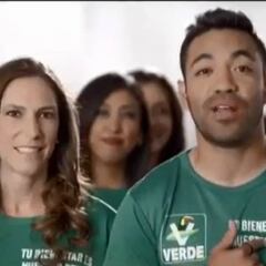 Marco Fabián aparece en mensaje político