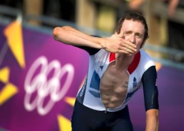 "Hoy es el final de un largo camino". El ganador del Tour de Francia y cinco veces medalla de oro olímpica, ha decidido poner punto y final a su carrera deportiva. 