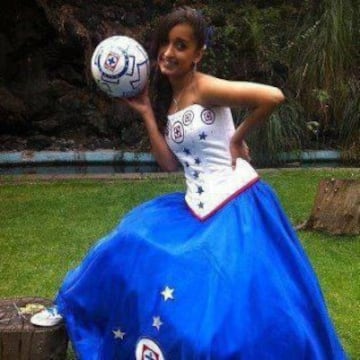 Y todavía dicen que ya nadie quiere al Cruz Azul... ¡Pregúntenle a esta quinceañera! 