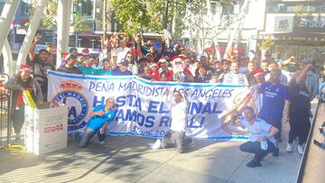 La peña madridista de Los Ángeles, reunida para ver el derbi contra el Atlético.