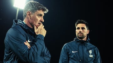 Míchel y su hijo Adrián González, en un entrenamiento con el Al Qadsiah de Arabia Saudí.