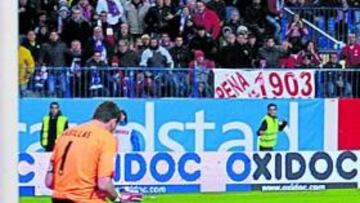 <b>CASILLAS EVITÓ EL EMPATE. </b>Cuando el partido terminaba, el meta madridista le hizo un paradón al Kun que pudo significar el 3-3.
