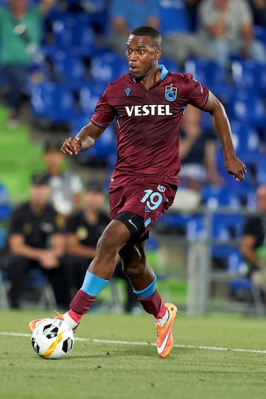 Llegó a ser un delantero importante en el Liverpool y el Chelsea, en los últimos tiempos desapareció de la élite y llegó a jugar en Turquía. Un lío con las apuestas le terminó por complicar la carrera estos meses pasados.

