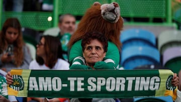 Aficionados del Sporting de Portugal en el José Alvalade.
