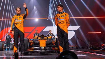 Piastri y Norris, delante del McLaren en la presentación de F1 en Londres.