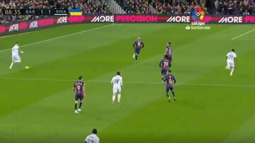 La acción de Gavi sin balón y yendo a por Ceballos por la que muchos piden roja