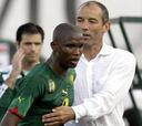 M'Bia denuncia que Camerún era un polvorín, Le Guen se va y Etoo se queda