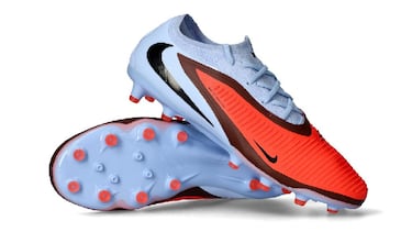 Regala fútbol: la camiseta del Real Madrid con un 20% de descuento lidera el desfile de rebajas de hasta el 60% en botas, sudaderas y zapatillas de Fútbol Emotion