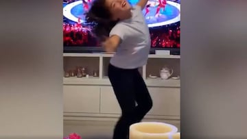 La hija de James imita su famoso baile de Shakira en el Super Bowl