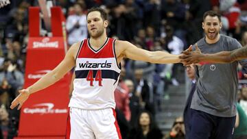 WASHINGTON, DC - MARCH 05: Bojan Bogdanovic #44 of the Washington Wizards celebrates with teammates after making the game-winning basket against the Orlando Magic during the second half at Verizon Center on March 5, 2017 in Washington, DC. NOTE TO USER: User expressly acknowledges and agrees that, by downloading and or using this photograph, User is consenting to the terms and conditions of the Getty Images License Agreement.   Patrick Smith/Getty Images/AFP
 == FOR NEWSPAPERS, INTERNET, TELCOS &amp; TELEVISION USE ONLY ==