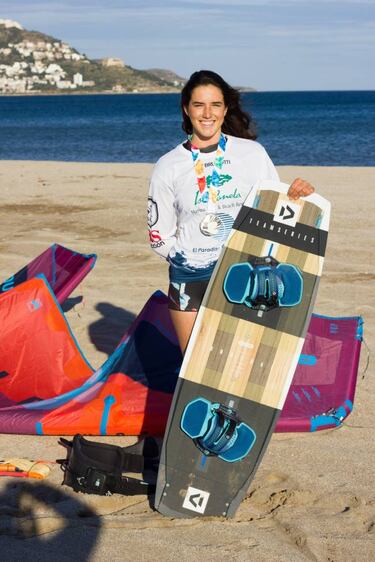 Nina Font, promesa olímpica del kitesurf