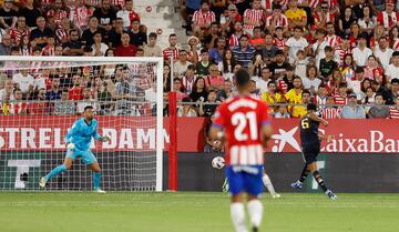 El jugador inglés del Real Madrid, Bellingham, anotó el tercero al Girona.
