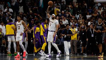 SAN ANTONIO, TX - NOVEMBER 15: Anthony Davis #3 of the Los Angeles Lakers holds the ball up at the end of the second half the Emirates NBA Cup game against the San Antonio Spurs at the Frost Bank Center on November 15, 2024 in San Antonio, Texas. NOTE TO USER: User expressly acknowledges and agrees that, by downloading and or using this photograph, User is consenting to terms and conditions of the Getty Images License Agreement. Ronald Cortes/Getty Images/AFP (Photo by Ronald Cortes / GETTY IMAGES NORTH AMERICA / Getty Images via AFP)