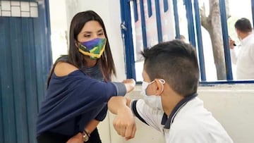 La ministra de educación, María Victoria Angulo, visitó colegios en Girardot