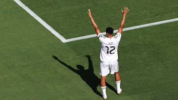Trent is flying through rehab. His recovery timeline has gone from a projected eight weeks down to about five. He wants to make it back for El Clásico—but he would never start.