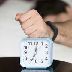 Un experto en descanso advierte sobre los peligros de irse a dormir tarde en verano: “Es un problema grave”