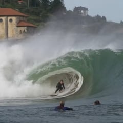 Glory and Consequence: 200 surfistas en un domingo histórico en Mundaka