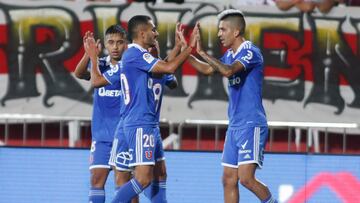 El jugador de Universidad de Chile Leandro Fernández celebra su gol contra Curicó Unido durante el partido de Primera División realizado en el estadio La Granja, Chile.