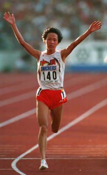Junxia Wang en 1993 consiguió el récord mundial en los 10.000 metros con un t iempo de 29:31:78.