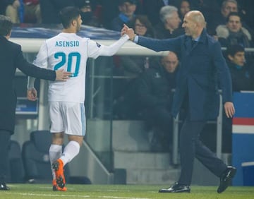 Zidane saluda a Marco Asensio en el Parque de los Pr&iacute;ncipes.
 
 
 
 
 