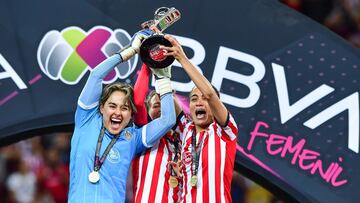 Blanca Felix, Alicia Cervantes, Christian Carolina Jaramillo raise the Champion trophy with players from Guadalajara during the game Guadalajara vs Pachuca, corresponding to second leg match of Final of the Torneo Clausura Grita Mexico C22 of Liga BBVA MX Femenil, at Akron Stadium, on May 23, 2022.
<br><br>
Blanca Felix, Alicia Cervantes, Christian Carolina Jaramillo levantan en trofeo de Campeon junto a jugadoras de Guadalajara durante el partido Guadalajara vs Pachuca, correspondiente al partido de vuelta de la Gran Final del Torneo Clausura Grita Mexico C22 de la Liga BBVA MX Femenil, en el Estadio Akron, el 23 de Mayo de 2022.