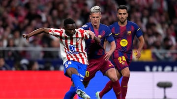 MADRID, SPAIN - APRIL 04: Taufik Seidu of Atletico de Madrid is challenged by Dani Olmo of FC Barcelona during the LaLiga EA Sports match between Atletico de Madrid and FC Barcelona at Riyadh Air Metropolitano on April 04, 2026 in Madrid, Spain. (Photo by Aitor Alcalde/Getty Images)