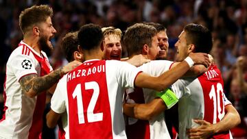 Ziyech & Blind on fire as Ajax hammer De Graafschap 8-0