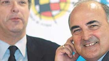 <b>EN SINTONÍA.</B> Ángel María Villar e Iñaki Sáez acordaron el viernes la renovación del seleccionador.