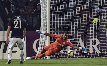 Libertad avanzó a la fase de grupos tras ganar 5-4 en los penales. Bocanegra fue quien falló en Nacional.