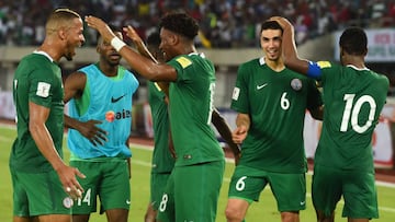 Nigeria's Alex Iwobi (C) celebrates with teammates after scoring during the FIFA World Cup 2018 qualifying football match between Nigeria and Zambia in Uyo, Akwa Ibom State, on October 7, 2017.