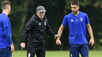 Johannesson, junto a Anquela.