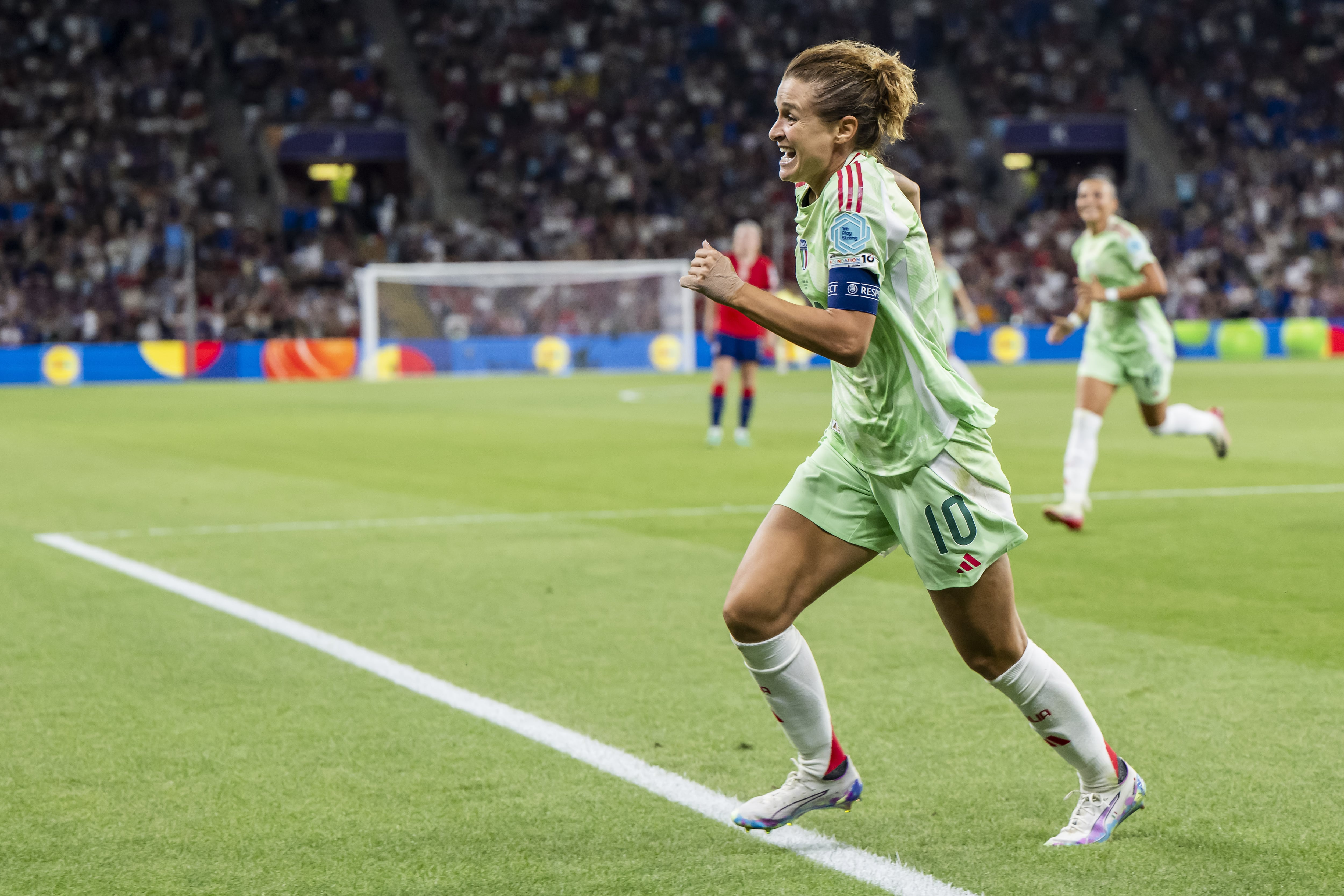 ¡Italia enloquece con Girelli!