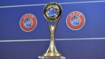 El trofeo de la UEFA Futsal Cup.