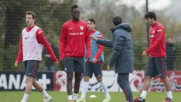 MUY ATENTO. El canterano atiende las instrucciones de Valverde.