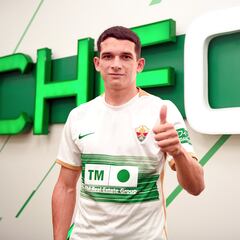 Un Elche huérfano de centrales y con overbooking de laterales