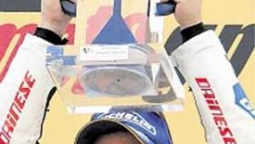 <b>GASTARON EL DISCO. </b>Pedrosa, Lorenzo y Bautista fueron los responsables de que el himno español sonara en tres ocasiones en el GP de Gran Bretaña.