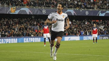 Dani Parejo, tras marcarle al Lille en Mestalla.