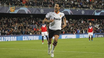 Dani Parejo, tras marcarle al Lille en Mestalla. 