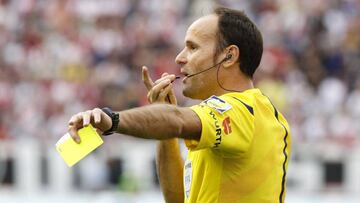 Mateu Lahoz, durante un partido.