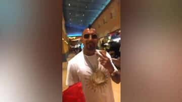 Se encuentra a Vidal por la calle y le hace la burla del Siglo