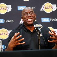 Magic Johnson renuncia a su cargo con los Lakers de la NBA